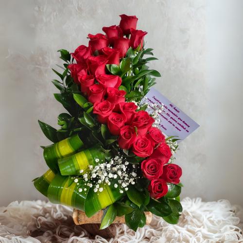 🌹 Arreglo con Rosas en Espiral – Elegancia Natural 🌿