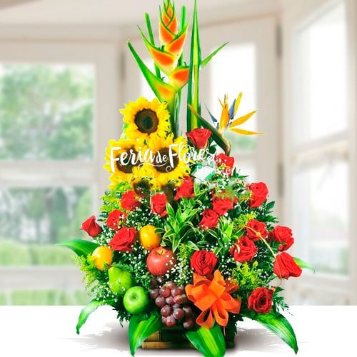 Arreglo Floral con Frutas Trópico, Girasoles, Heliconia, Follajes verdes...