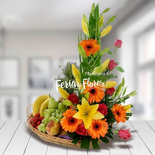 FL090 Arreglo Floral con Frutas Quinata 1