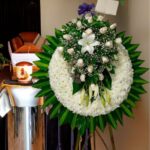 corona funebre rosas y lirios