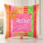 Globo cuadrado de colores naranja, rosa y verde con flor decorativa y texto ánimo recupérate pronto sobre fondo desenfocado